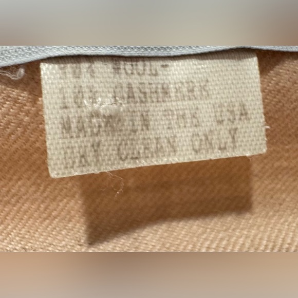 CAROLINA HERRERA—Vintage Taupe/Beige Scarf/Wrap—90% Wool, 10% Cashmere - Picture 4 of 4